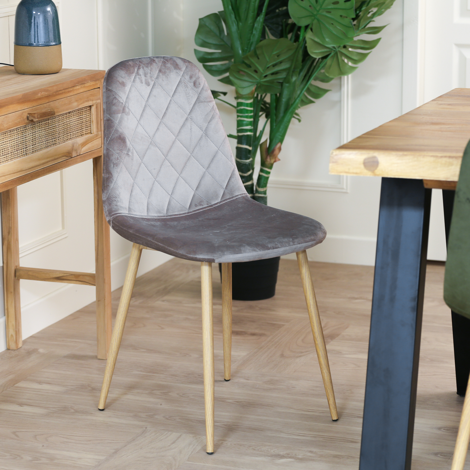 Chaise capitonnée velours gris taupe HAWAI (lot de 2)