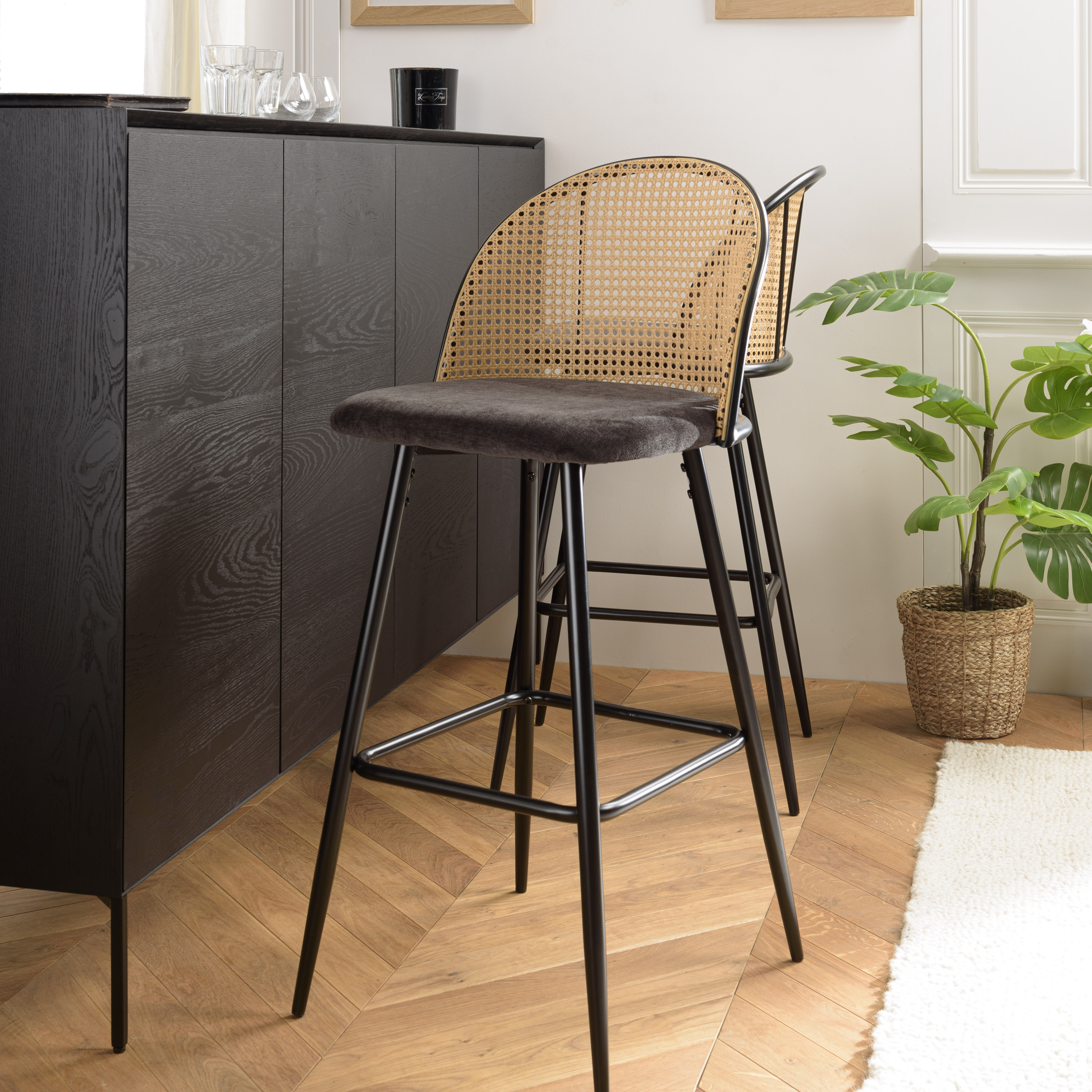 Chaise de bar assise velours noir dossier rotin arrondi (lot de 2) LOANO