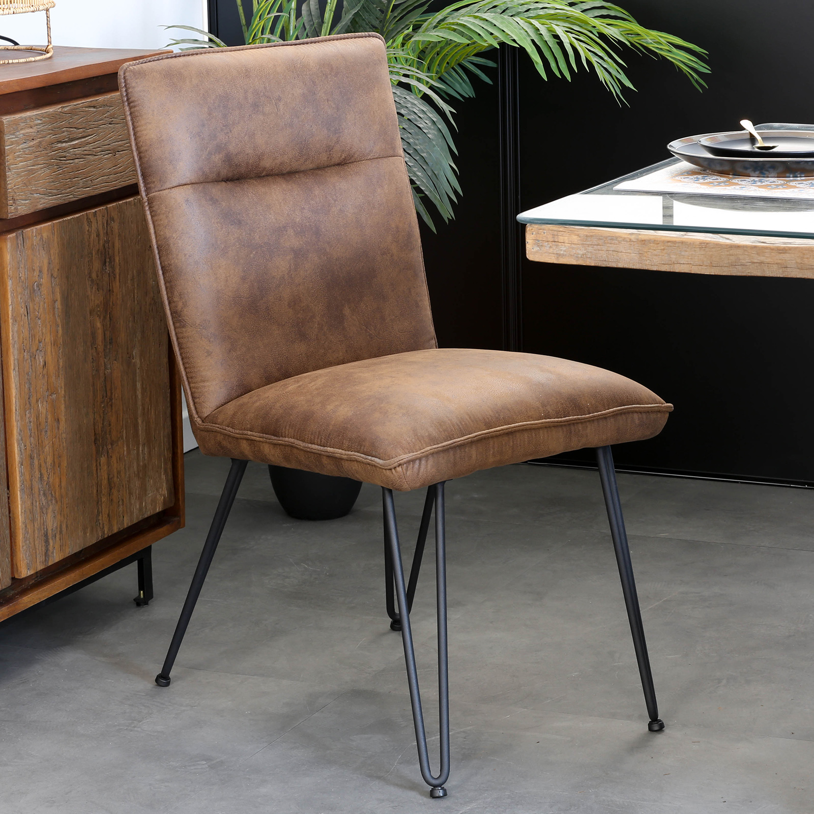 Chaise marron capitonnée salle à manger