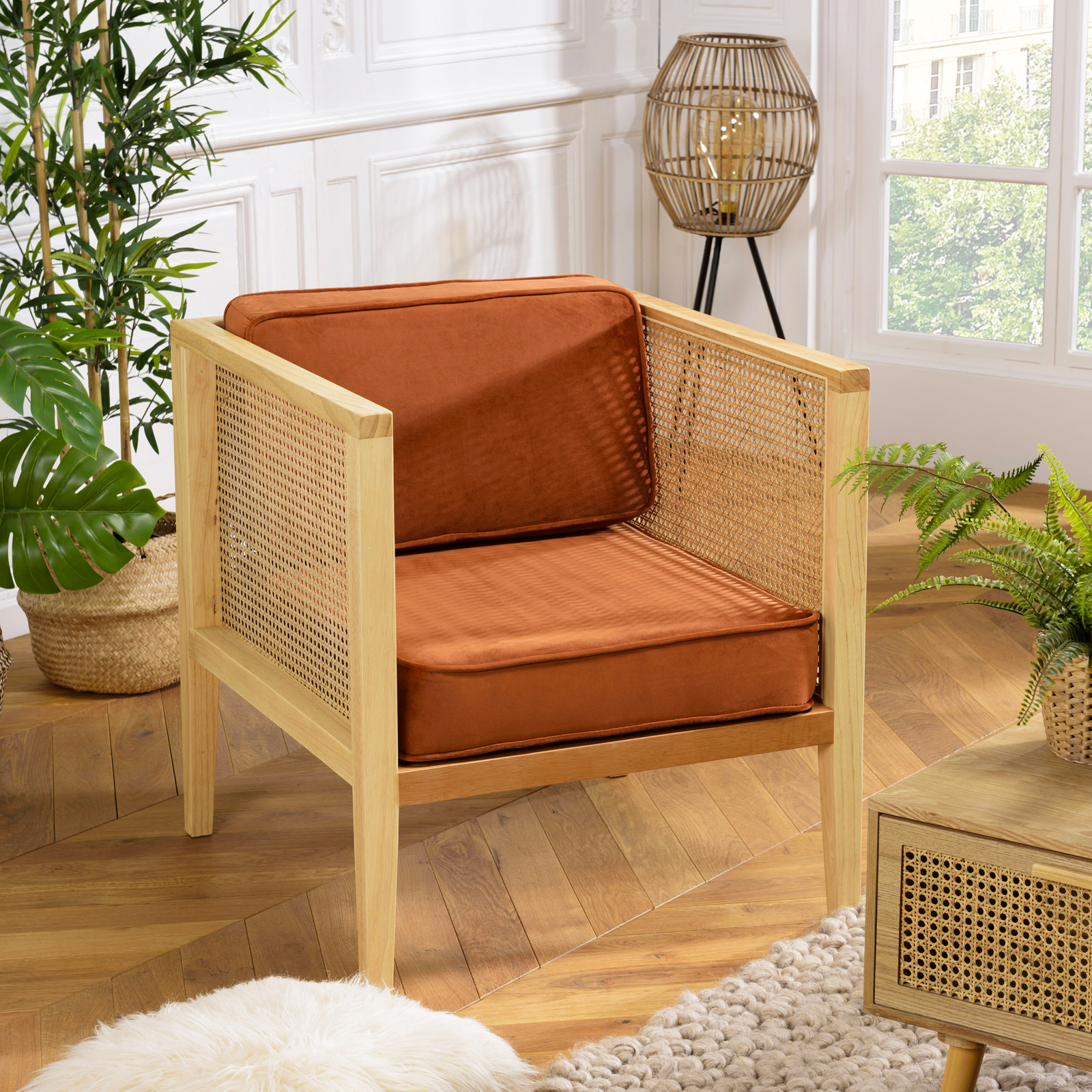 Fauteuil en cannage et velours rouille TIM
