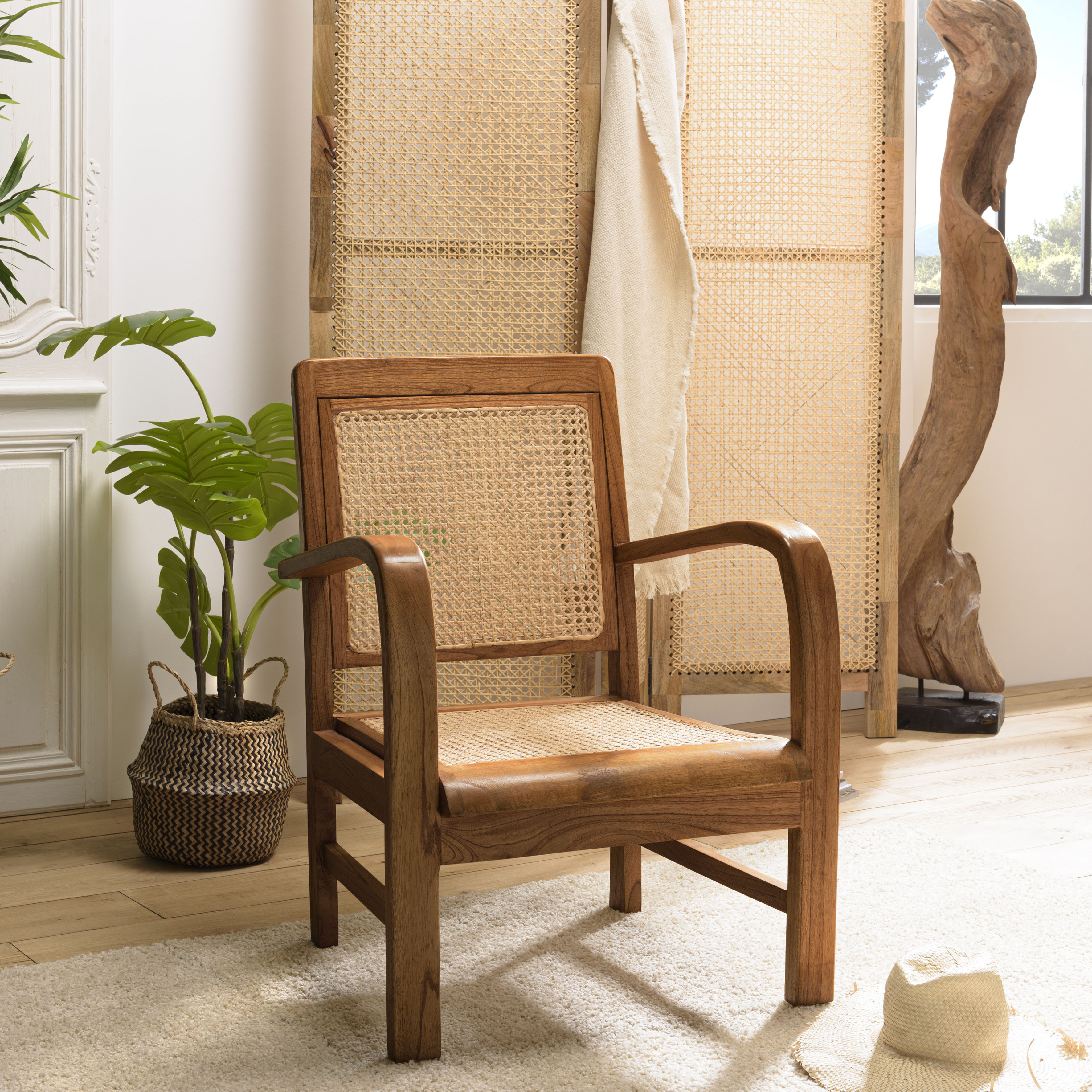 Fauteuil éthnique bois foncé et rotin DIKA