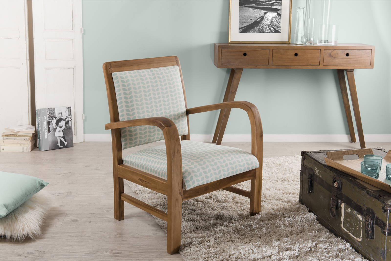 Fauteuil Teck assise tissu coton motifs feuilles rétro années 50. Dim: 61x63x81cm DIKA
