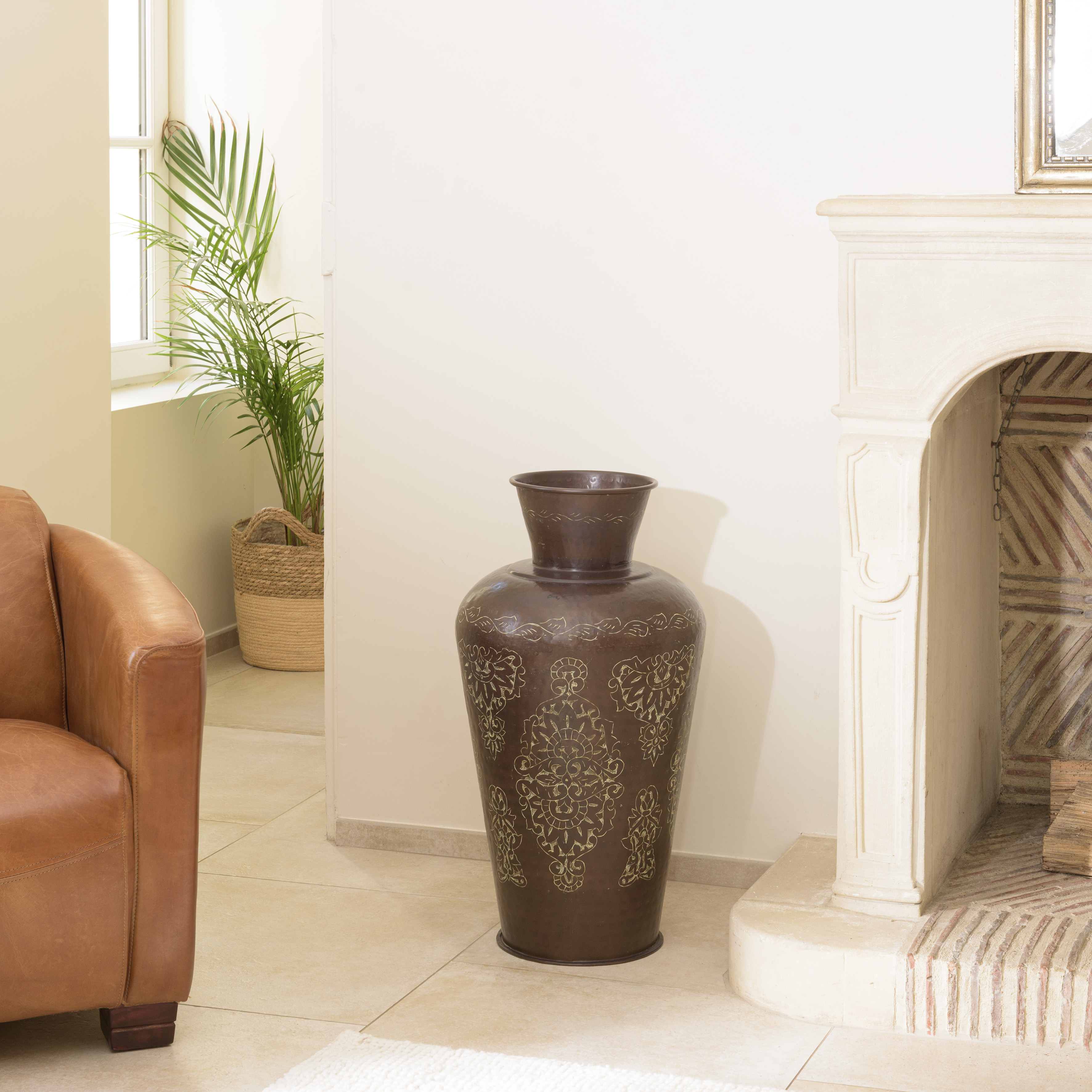 Grand vase brun patiné motifs orientaux dorés H70 cm NADOR