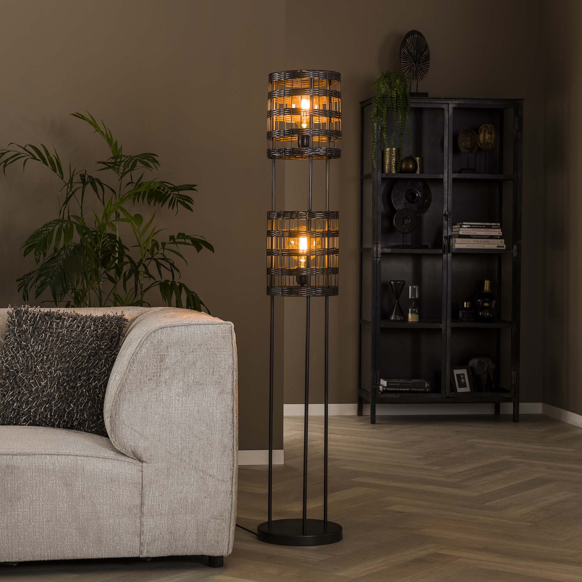 Lampadaire de salon avec cannage en métal NOVA
