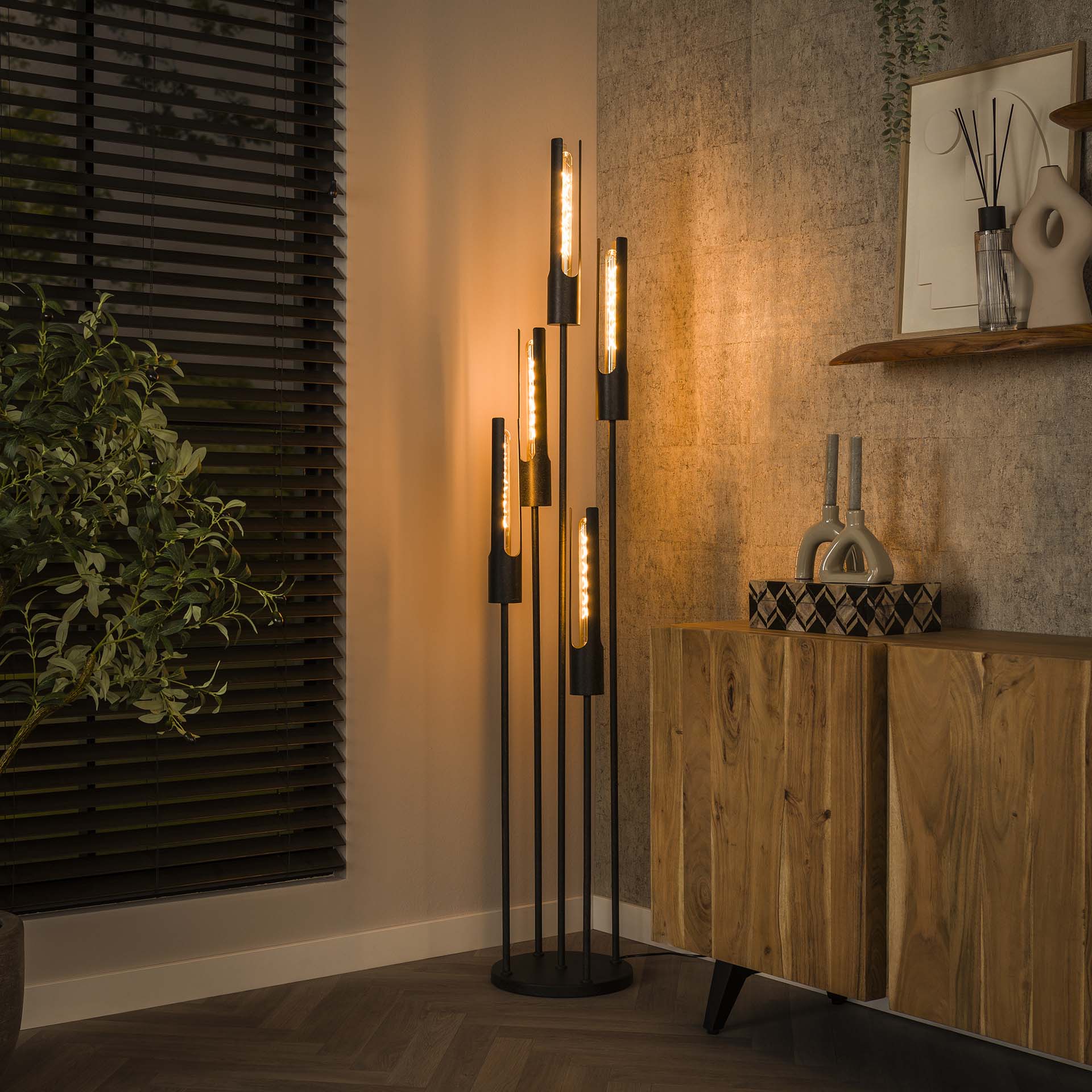 Lampadaire noir avec 5 abat-jour forme tube RALF