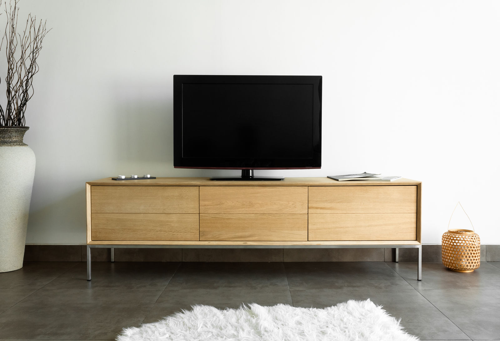 Meuble TV en Chêne massif naturel, 1 porte rabattable et 2 tiroirs 171x41x50cm KUBICO