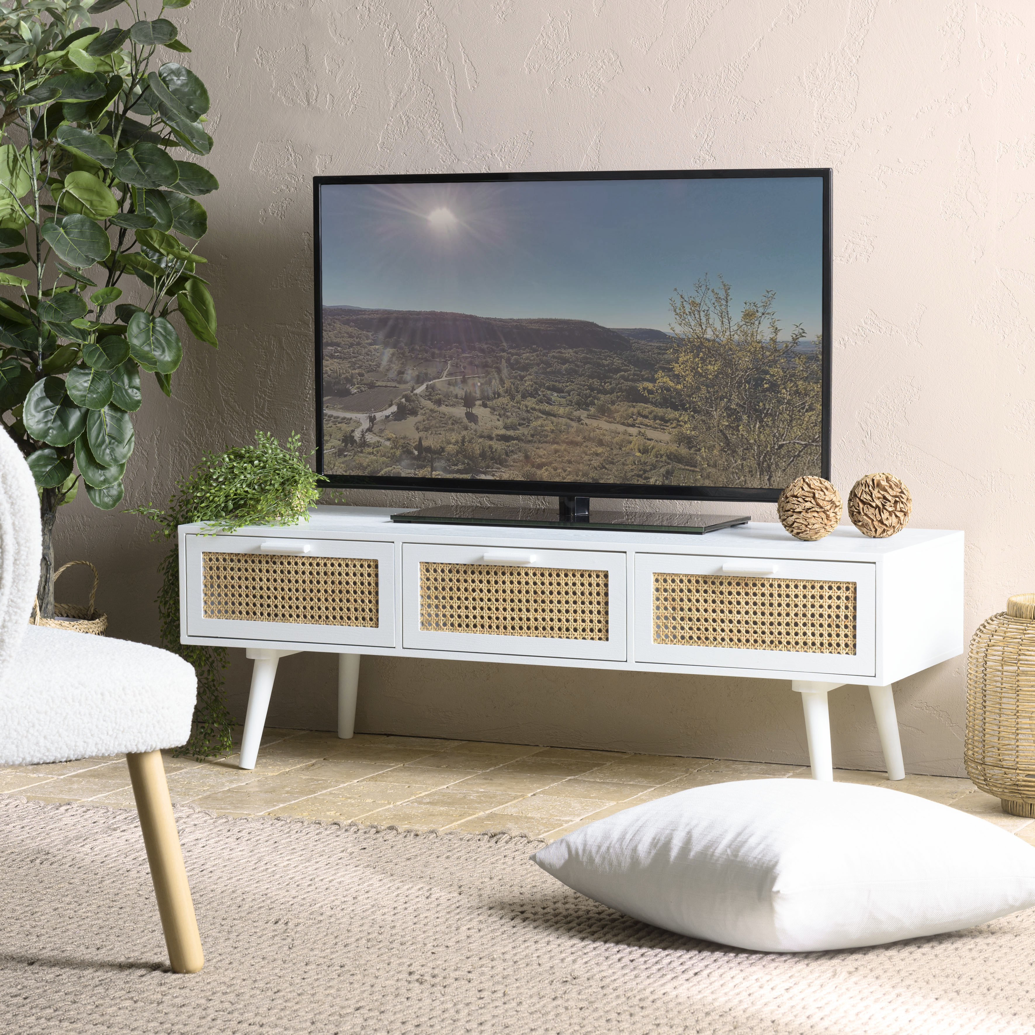 Meuble TV scandinave bois blanc 3 tiroirs rotin CALVIA
