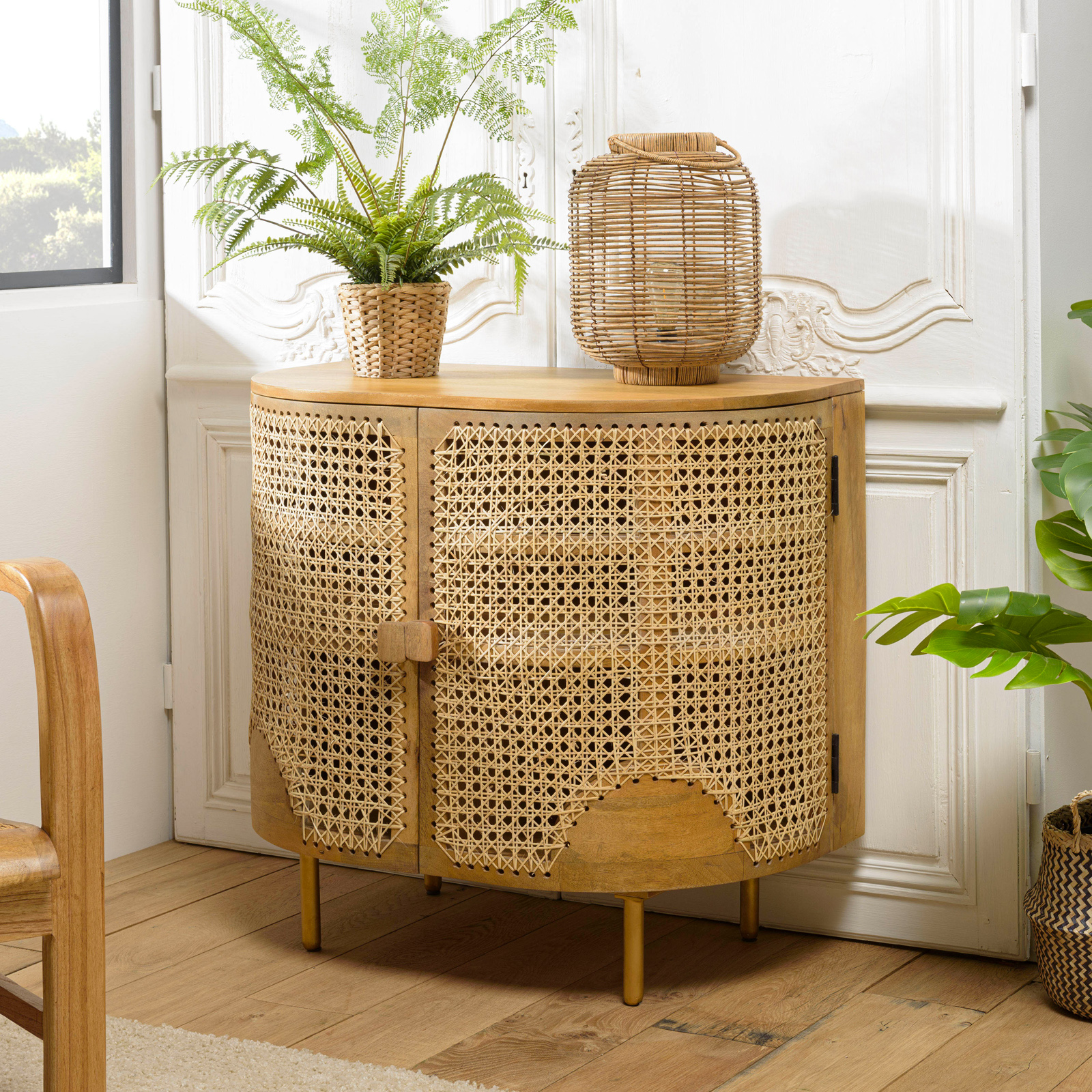 Petit buffet en cannage et bois de manguier forme demi-lune MALAGA