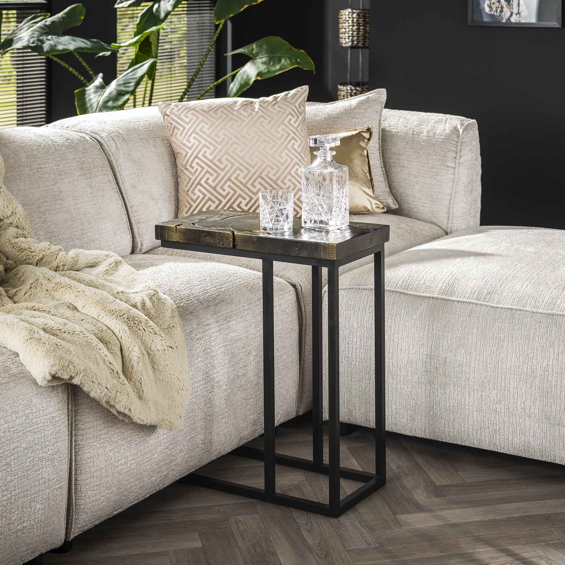 Petite table d'appoint en teck recyclé gris et or NOVA