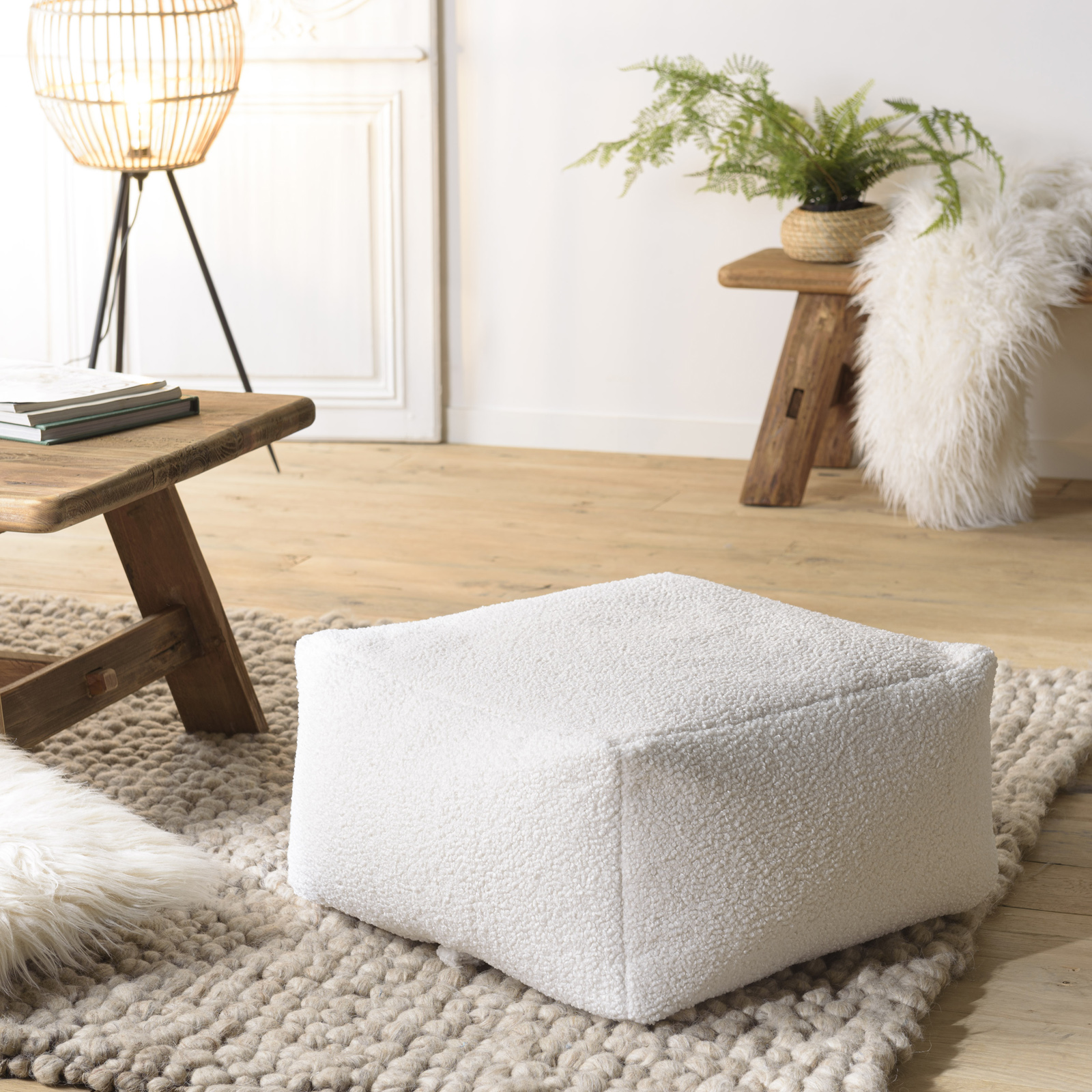 Pouf de salon carré blanc tissu bouclettes TIM