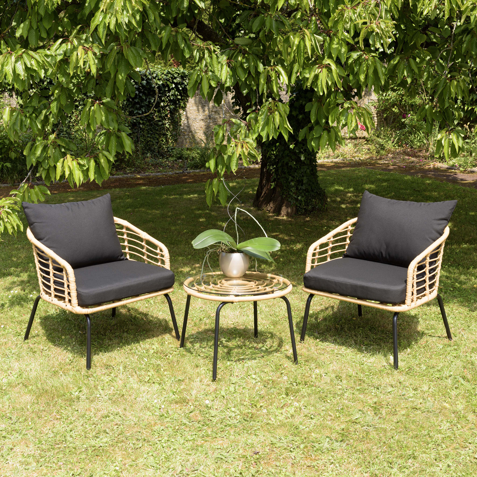 Salon de jardin détente 2 fauteuils 1 table basse rotin synthétique et coussins GIJON