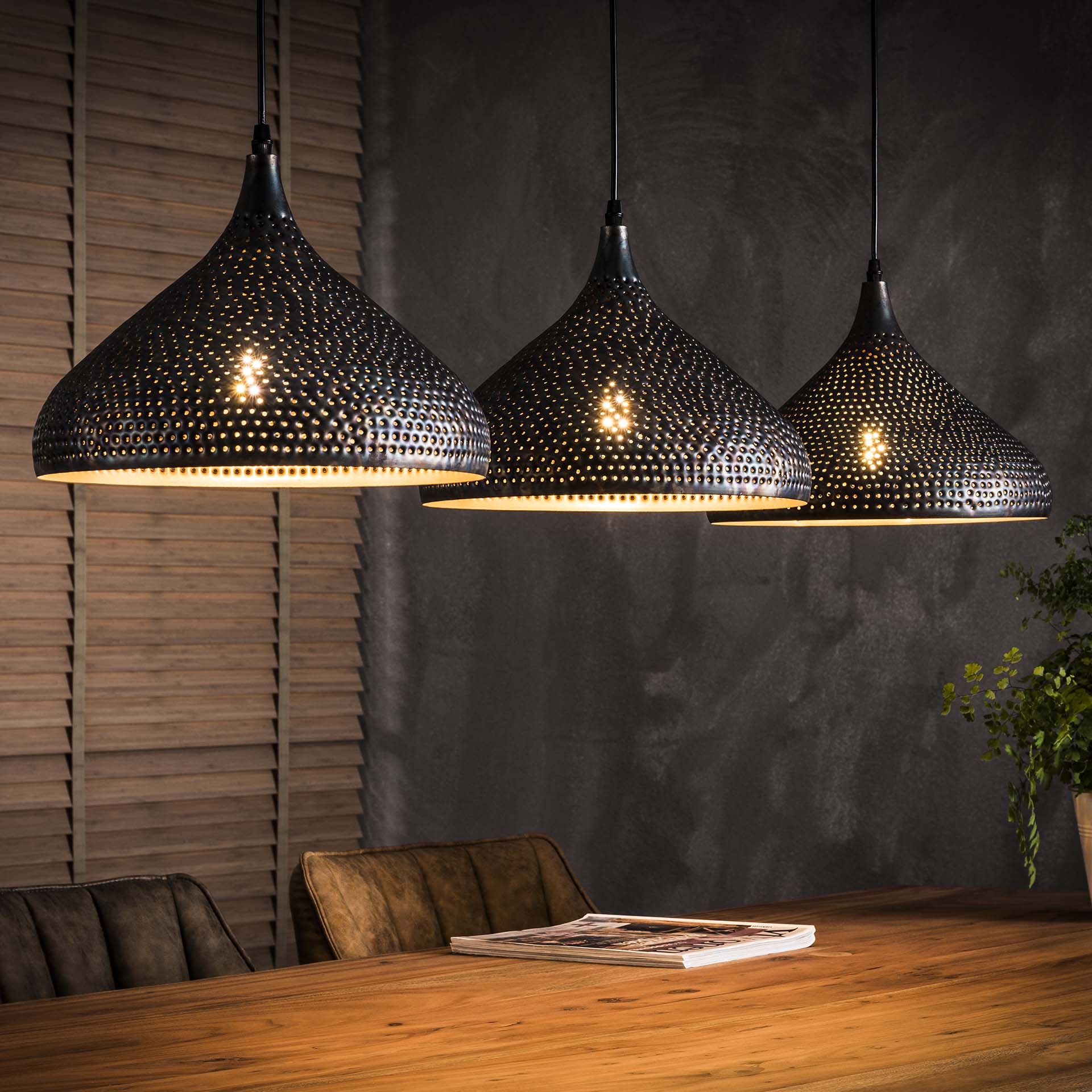 Suspension contemporaine ajourée 3 lampes forme bougie RALF