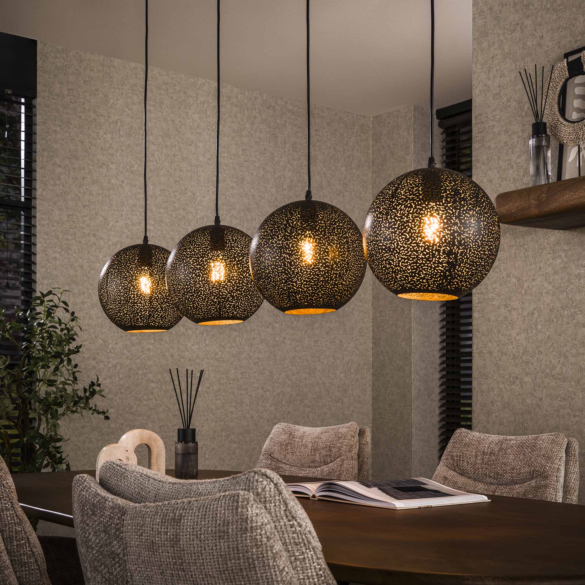 Suspension de table 4 globes métalliques ajourés RALF