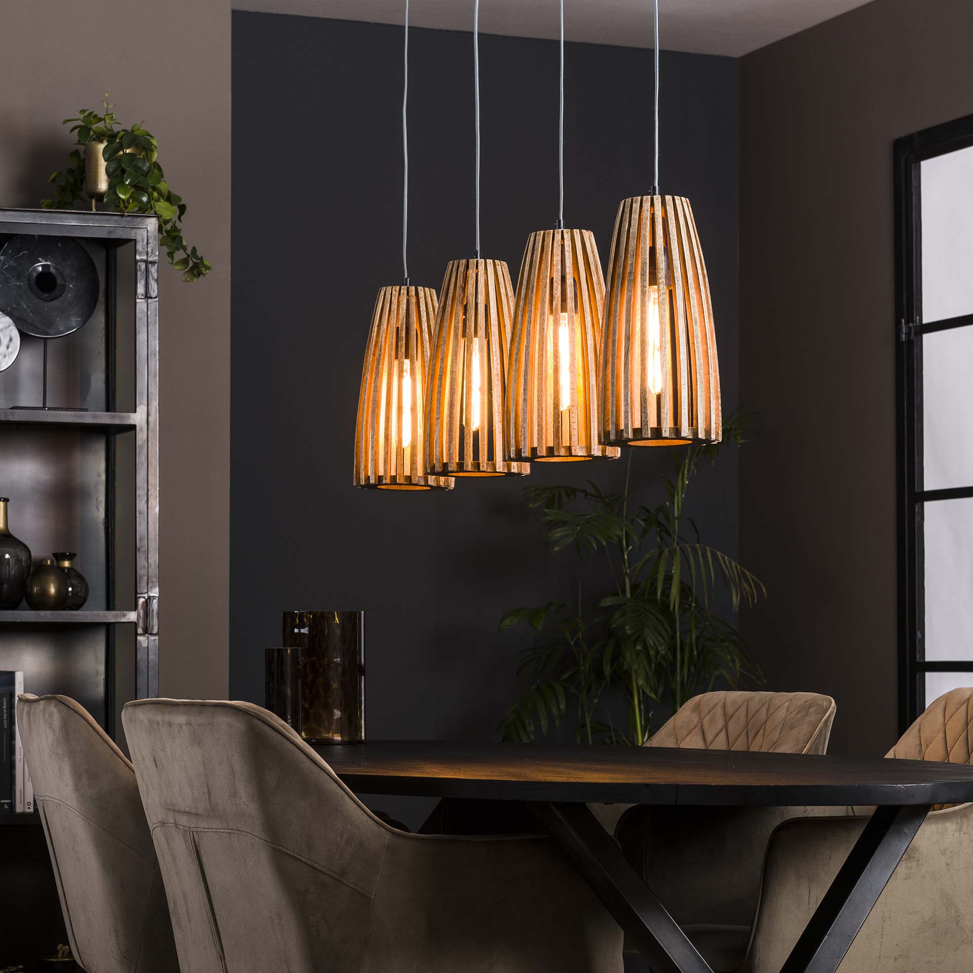Suspension en bois ajourée 4 lampes LUCKNOW