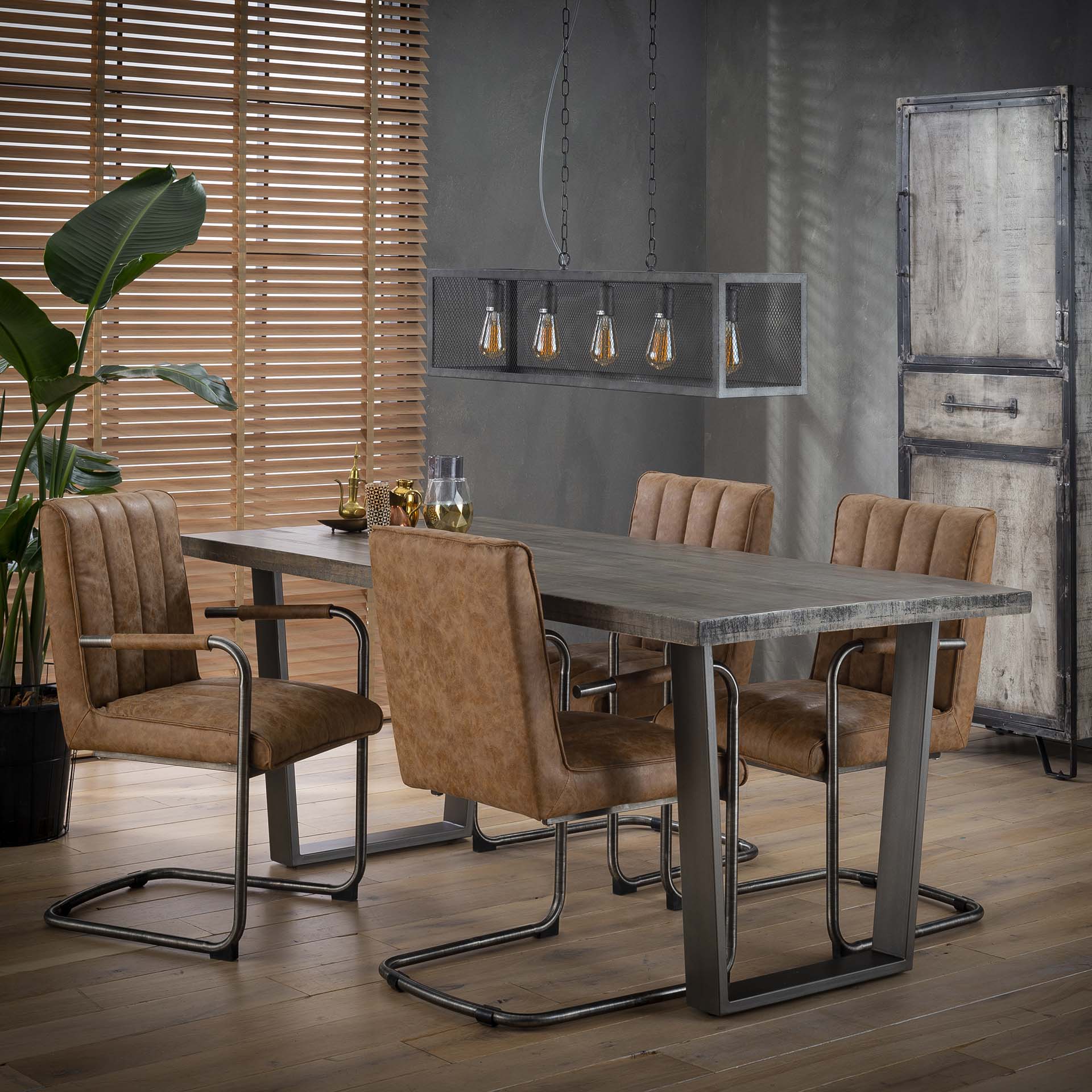 Table à manger contemporaine manguier grisé pieds métal 180x90cm LUCKNOW
