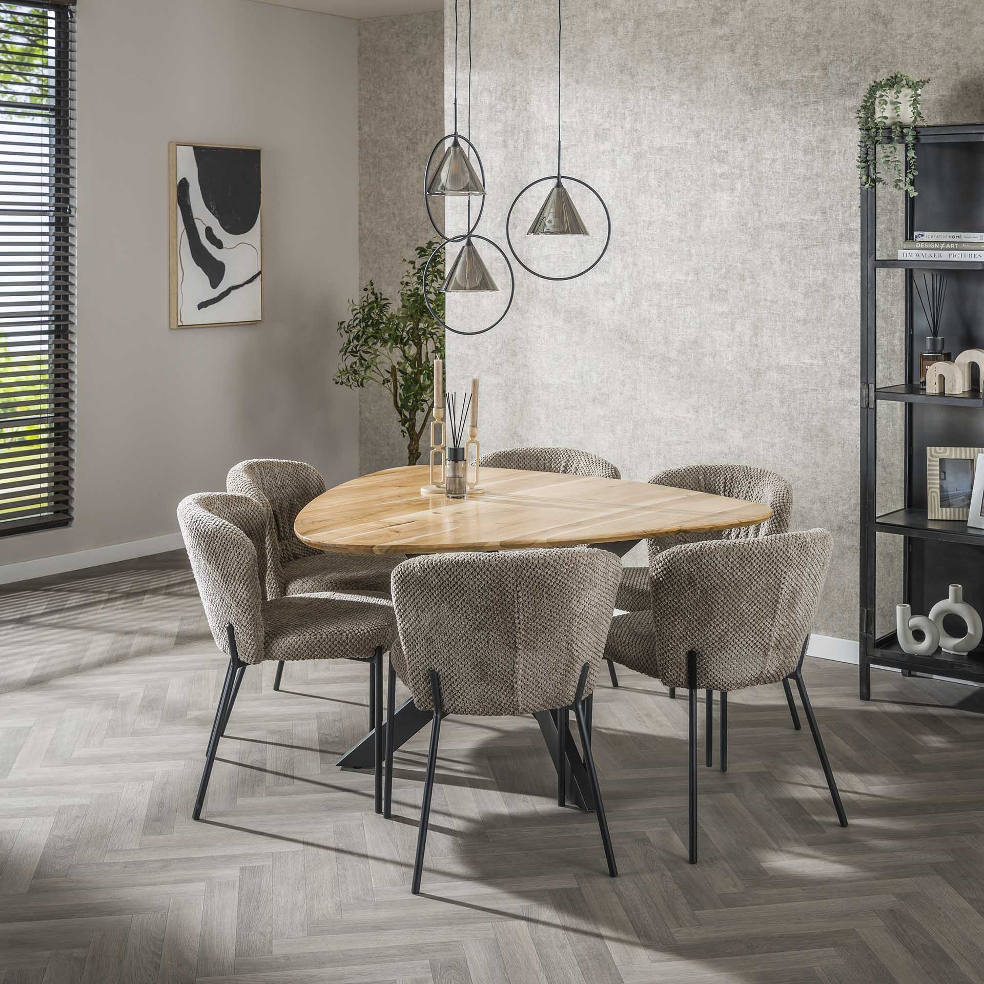 Table à manger en bois d'acacia forme triangulaire 135 cm MELBOURNE