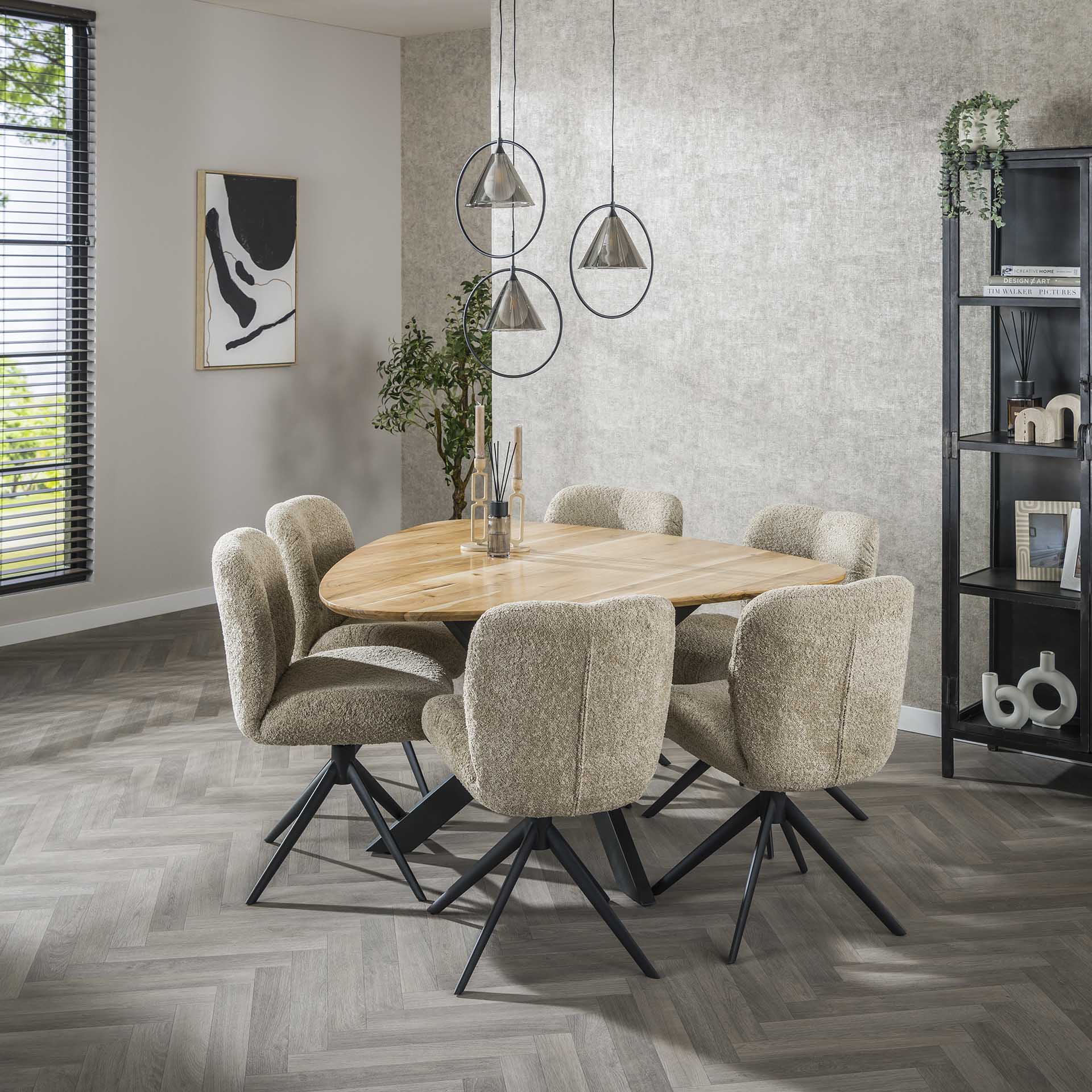 Table à manger en bois d'acacia forme triangulaire 135 cm MELBOURNE