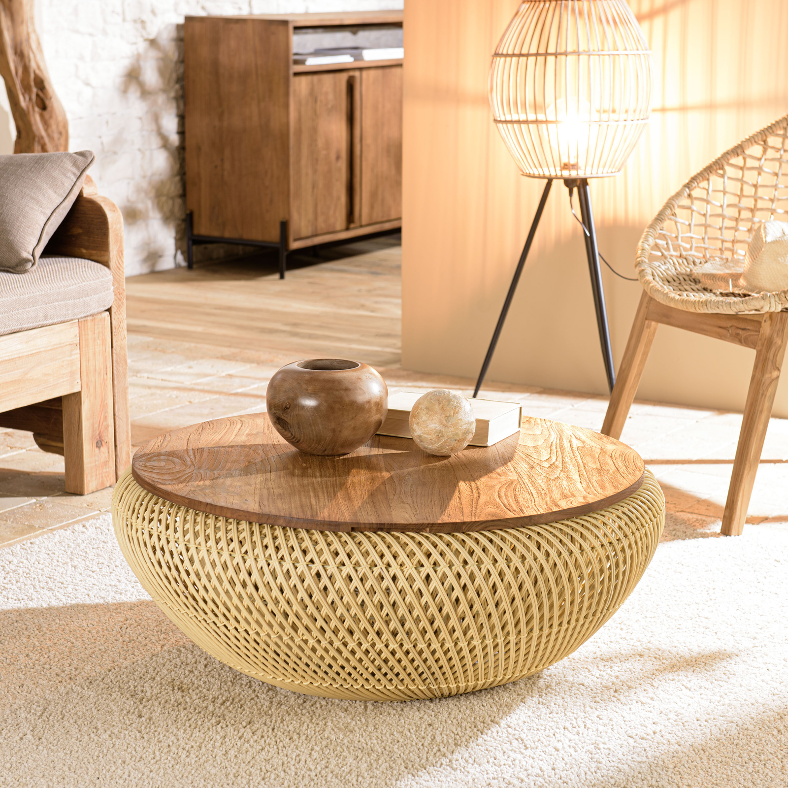 Table basse coffre ronde rotin beige et teck recyclé 81 cm SWING