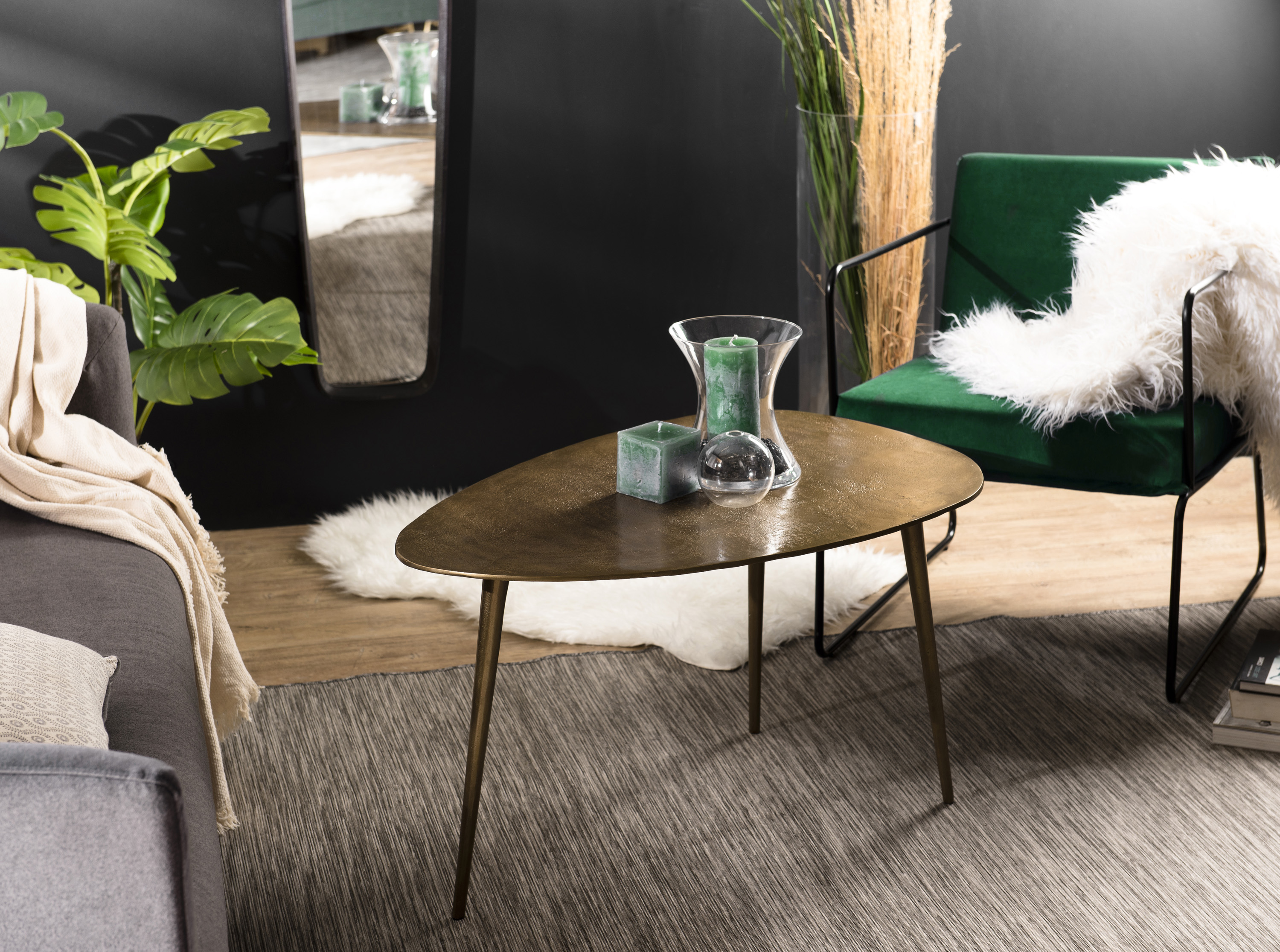 Table basse moderne forme goutte dorée ZALA