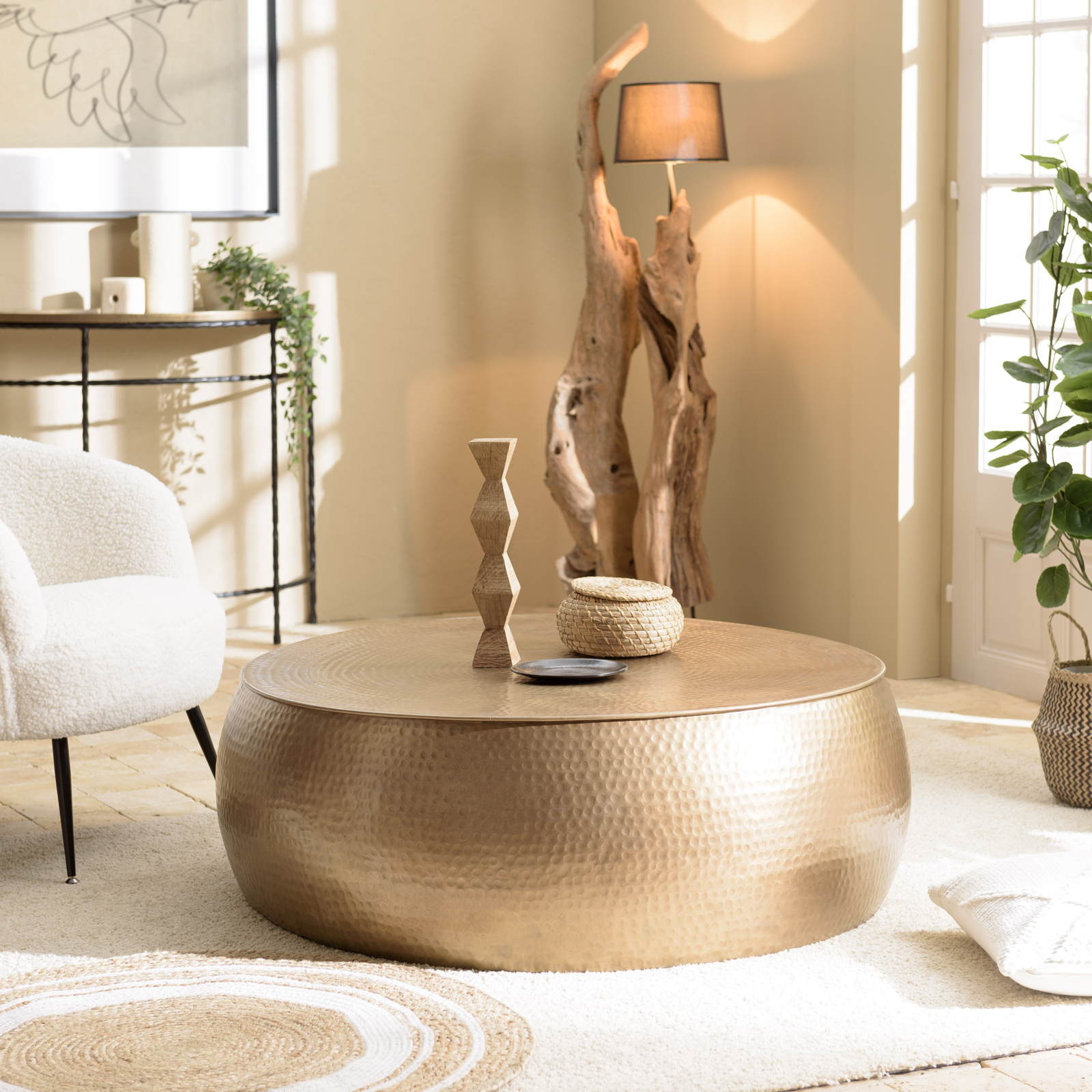 Table basse ronde en aluminium doré martelé 106 cm ZALA