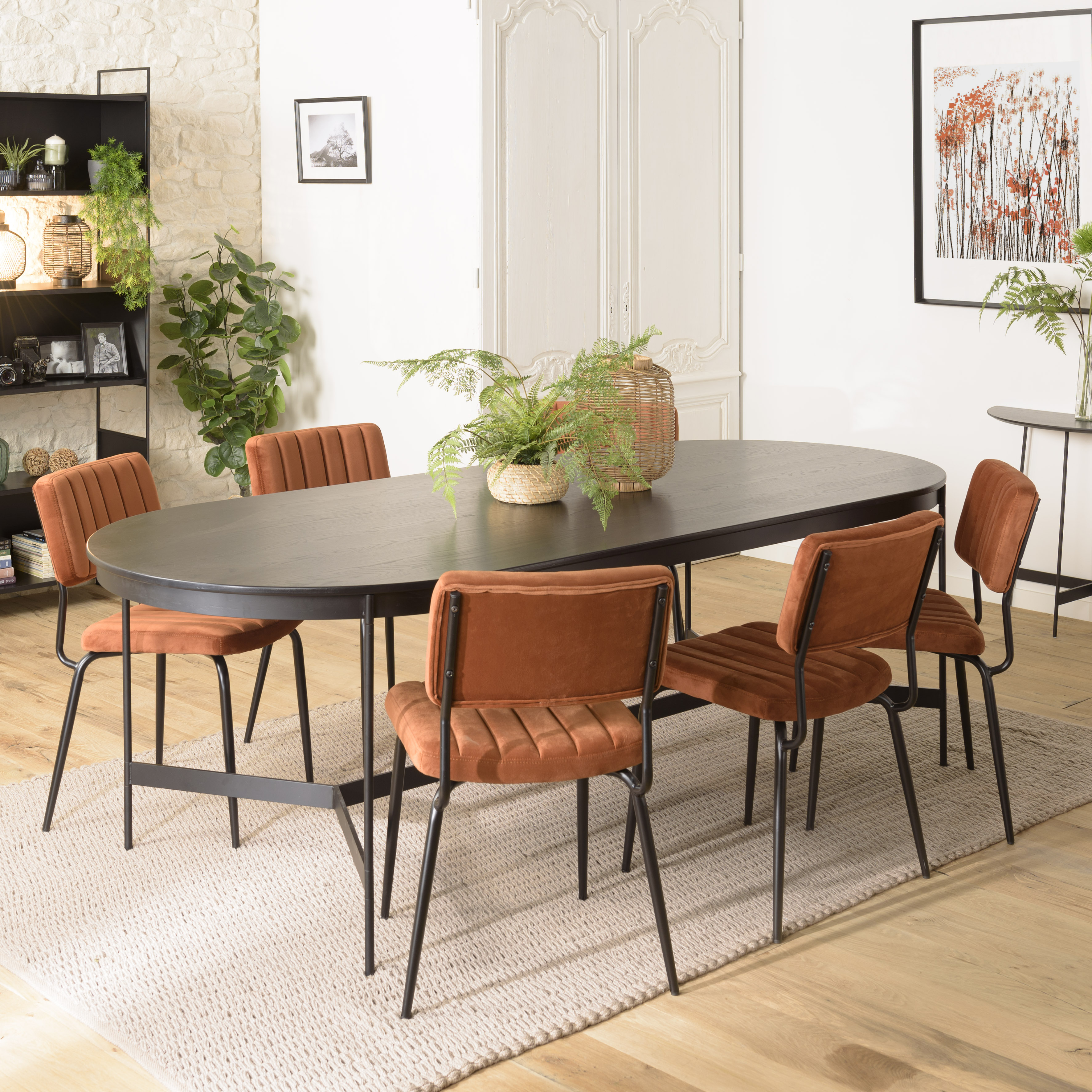 Table de repas ovale en bois noir 240 cm CORUMBA